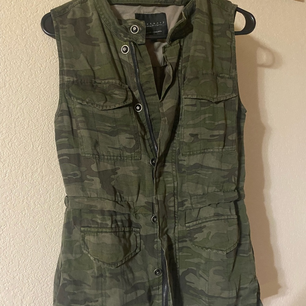 Camo print vest